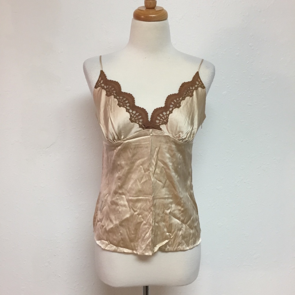 LAST PRICE ⬇️ Bebe Cami with Lace Details